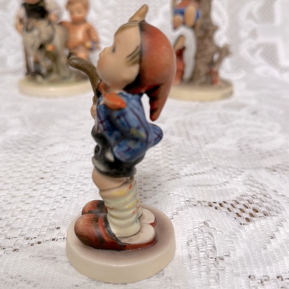 💙TM3 ‘Little Hiker’ Hummel Goebel #76 2/0 - Picture 2 of 7